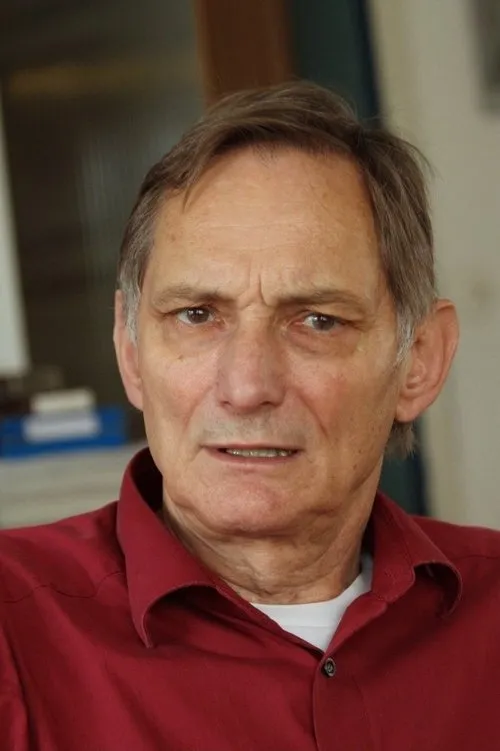 Christoph Hofrichter interpretando a Finanzminister Schäuffele