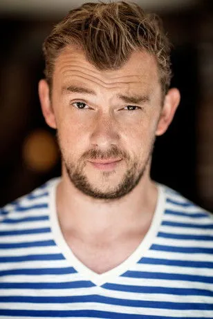 Christophe Stienlet interpretando a Himself