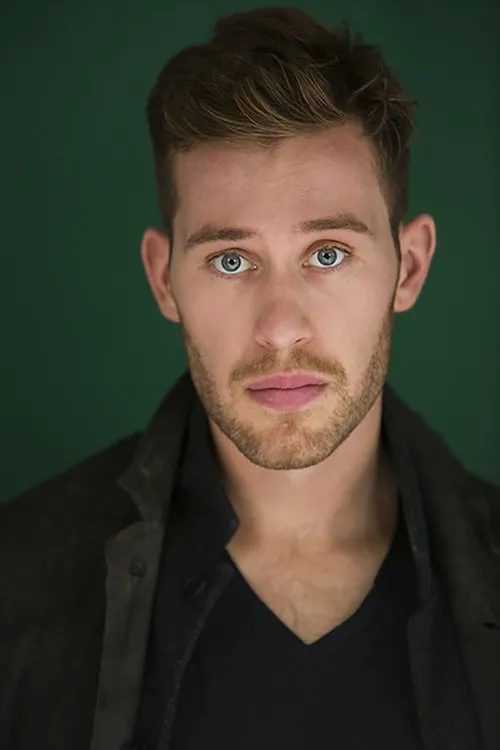 Christopher Crema interpretando a Arty Montgomery