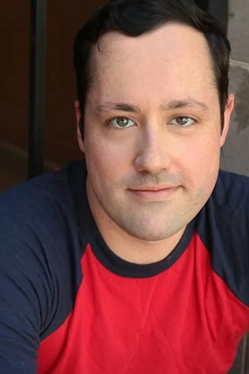 Christopher Grant Pearson interpretando a Laslo Forsina