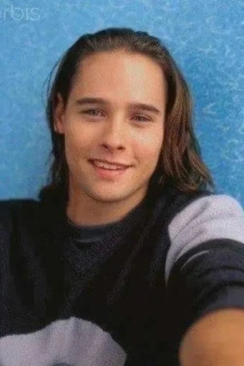 Christopher Khayman Lee interpretando a Danny