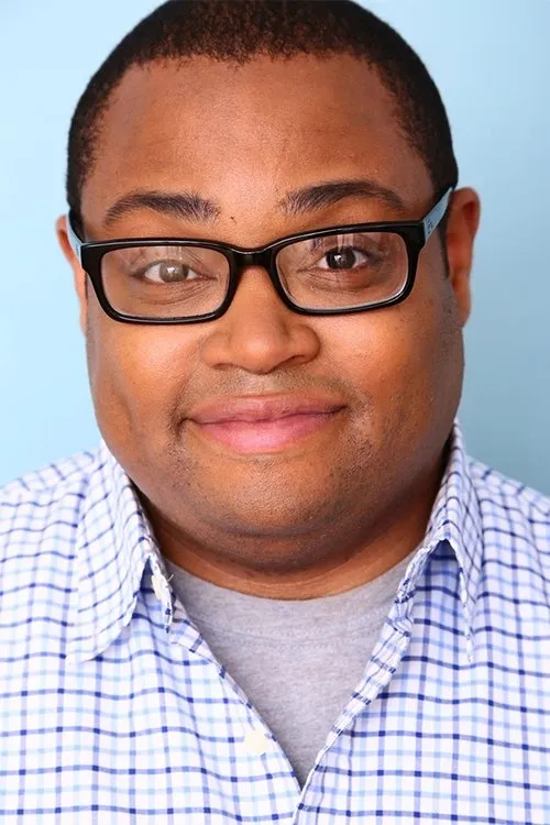 Christopher Knowings interpretando a Chris