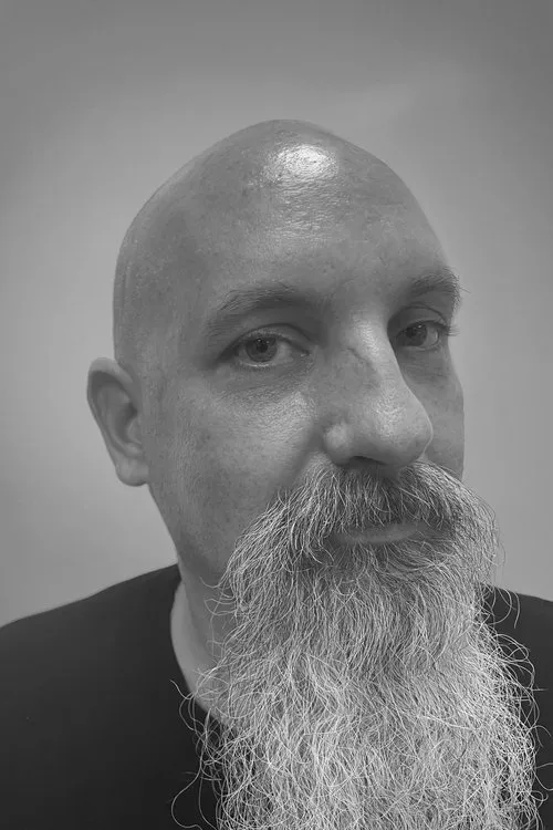 Holden Flosi ha trabajado con Christopher LaRoche en 1 ocasiones