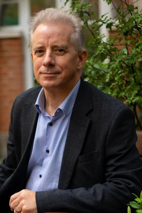 Christopher Steele interpretando a Self - Interviewee / Former Spy