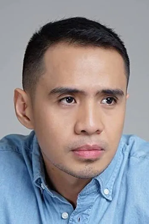 Chrome Cosio interpretando a Ompong