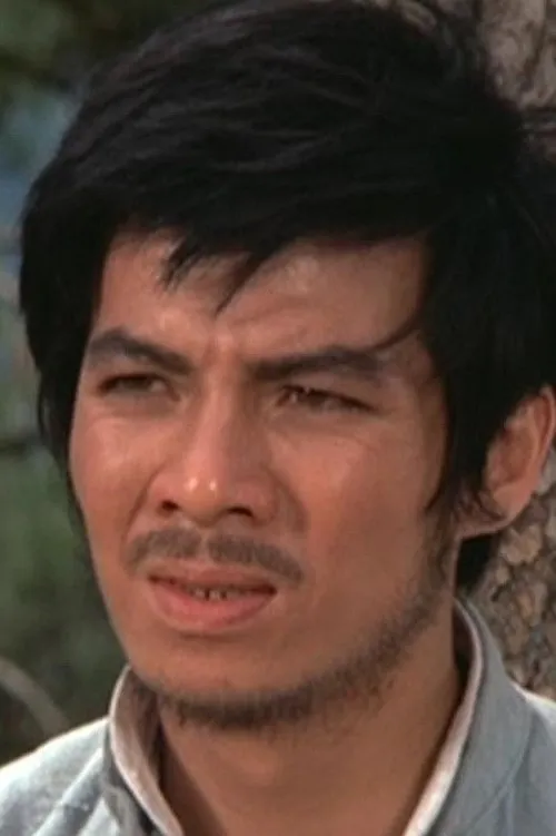 Chuan Yuan interpretando a Adjutant Gao Hong Tu