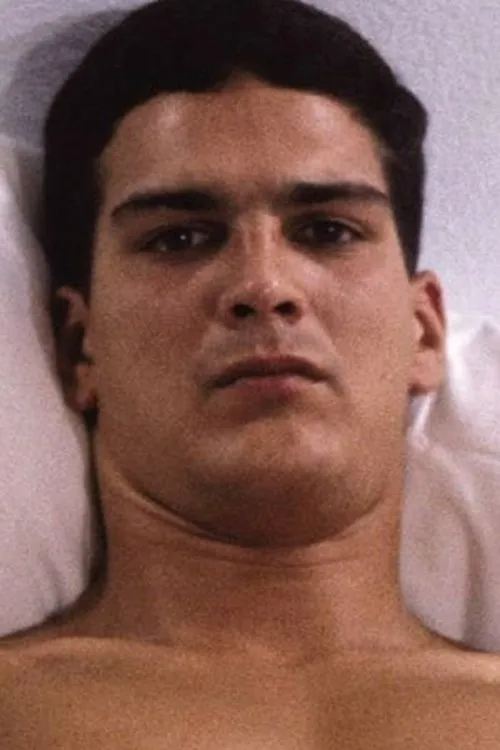 Chuck Powell interpretando a (segment 