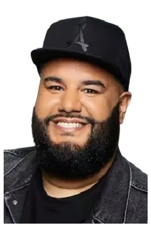 Chuey Martinez interpretando a Self