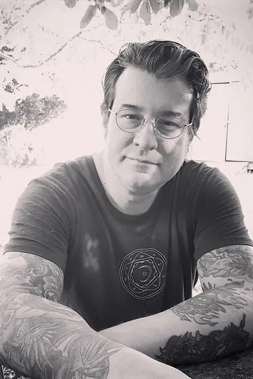 Chuk Hell interpretando a Dragon