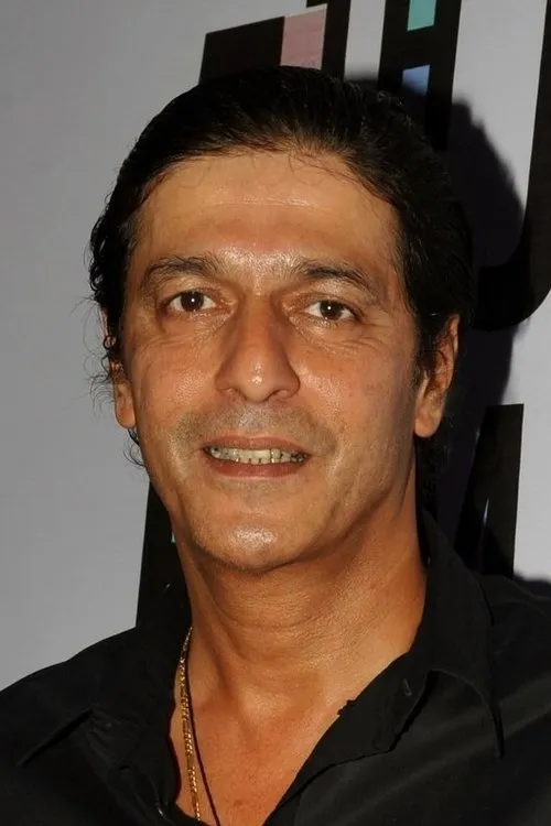 Chunky Pandey interpretando a Nonni H. Chaddha