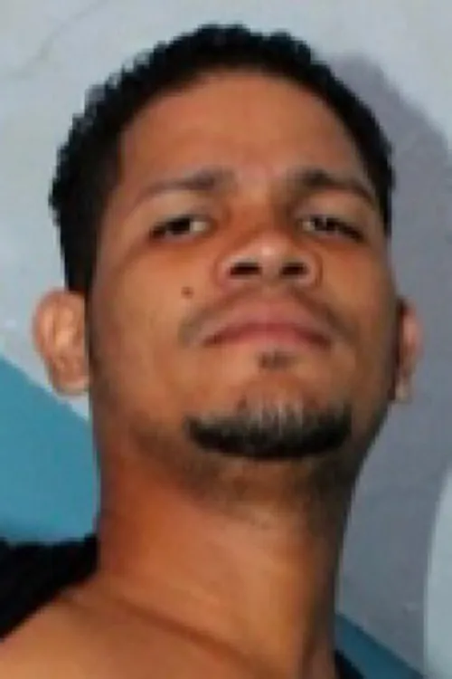 Chuy interpretando a 