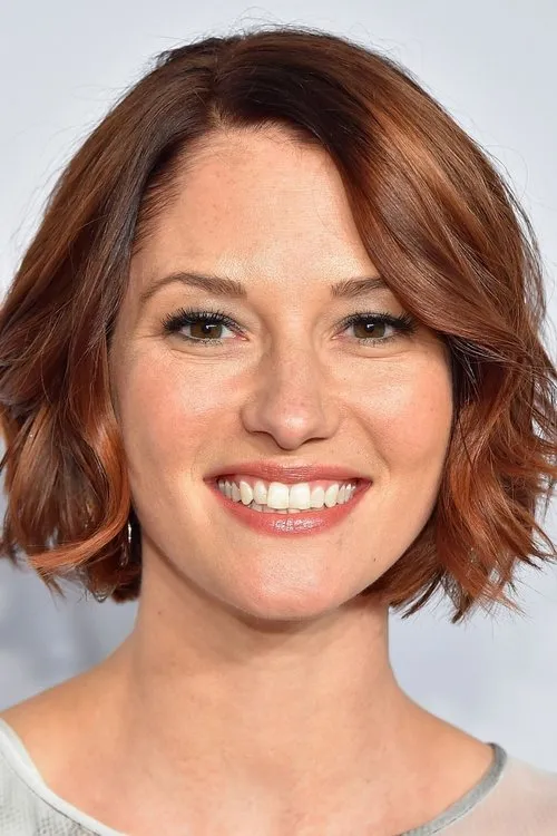 Chyler Leigh — personaje: Carla Noll