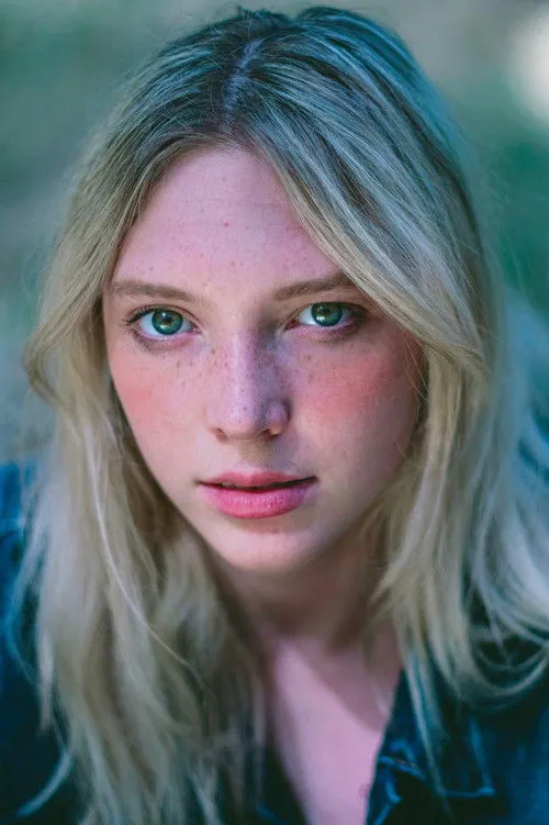 Chynna Rae Shurts interpretando a Mary Olsen