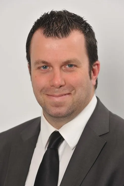 Sam E. Terry ha trabajado con Ciarán O'Keeffe en 1 ocasiones