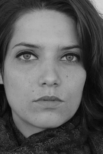 Cibele Barbosa interpretando a Dulce Carvalho Leme