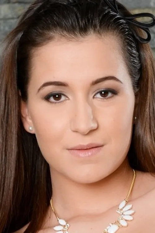 Cindy Loarn interpretando a 