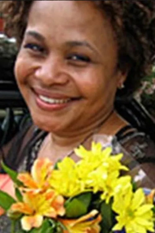 Cindy McGee interpretando a Francine Hackett