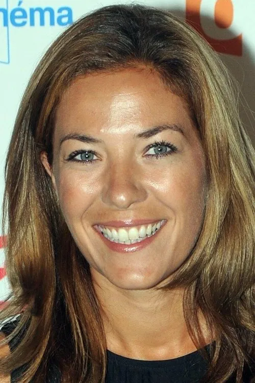 Claire Barsacq — personaje: Self - Host