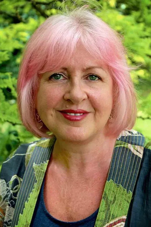 Foto de perfil del actor Claire Moore en el reparto