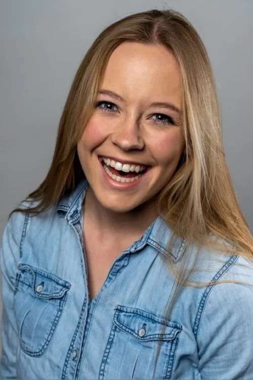 Claire Pace interpretando a Ash Penrod