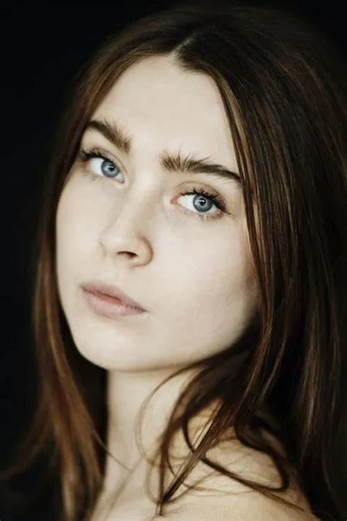 Clara Christiansson Drake interpretando a Kompis