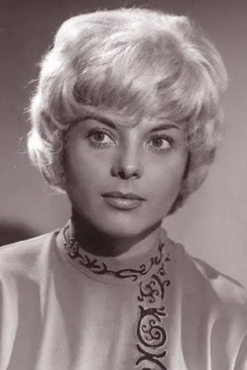 Clara D'Ovar interpretando a 