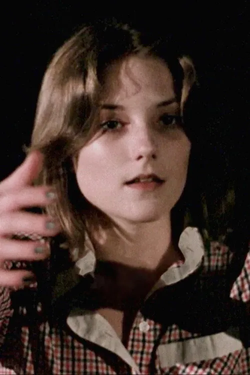 Clara Evans interpretando a Jenny Freemont