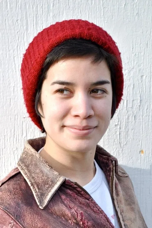 Clare O'Kane interpretando a Woman at Round Table