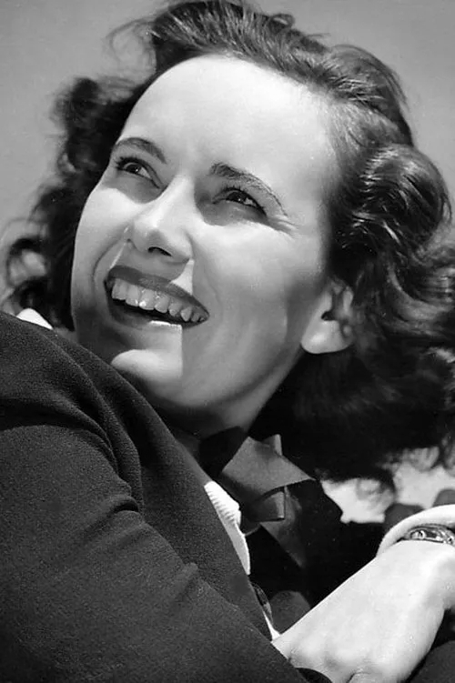 Rae Collett ha trabajado con Clare Sandars en 1 ocasiones