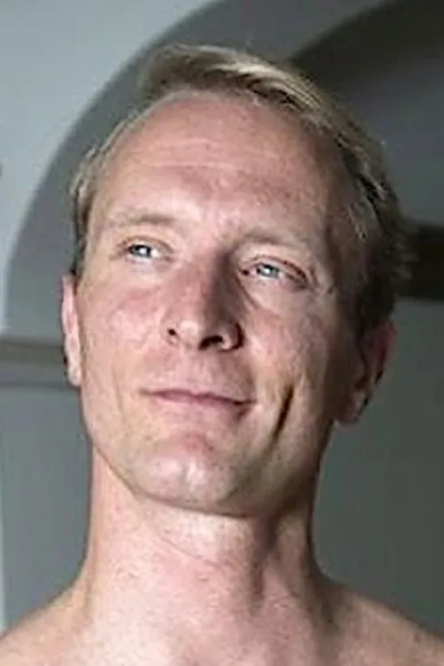 Clarke Kent interpretando a 