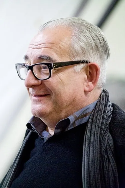 Claude Duty interpretando a Père Jean Diard