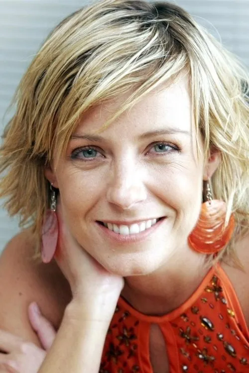 Claudia Conserva — personaje: Carrie Castro