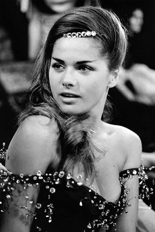 Claudia Gerstäcker interpretando a Ladenmädchen Lisette