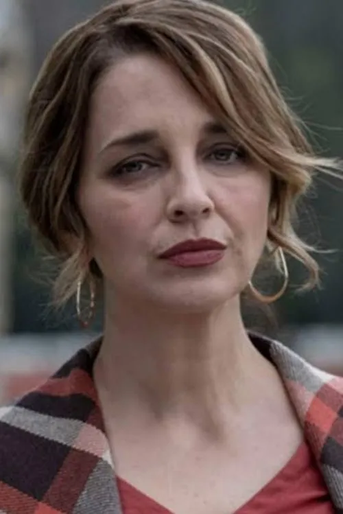 Claudia Ramírez interpretando a Clarisa Negrete