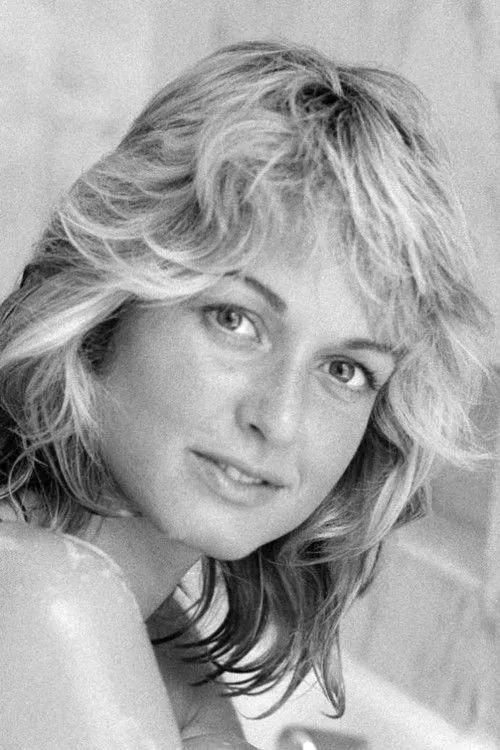 Claudia Udy interpretando a Andrea / Isabelle's workmate