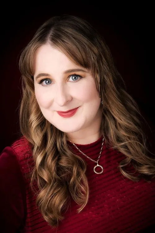 Claudine Dearn interpretando a Extra- cyborg minion