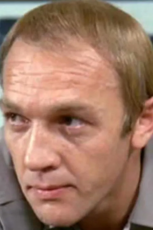 Claudio Biava interpretando a Hans