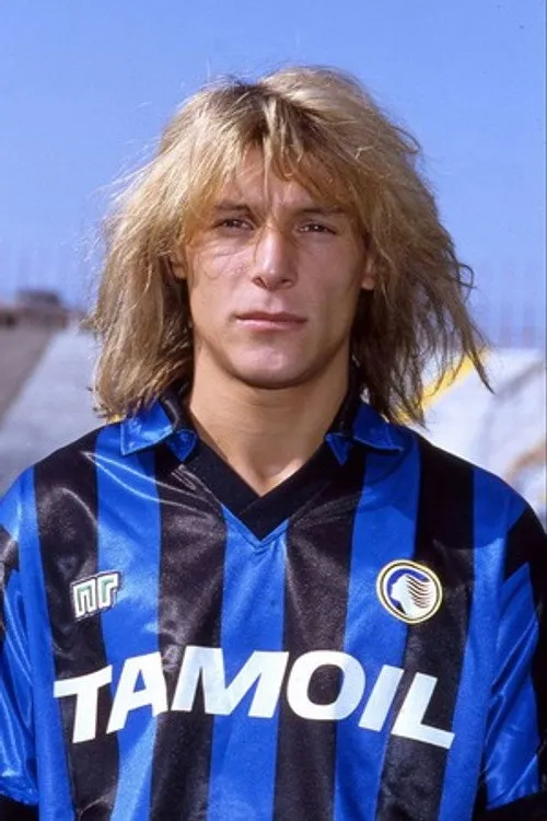 Claudio Caniggia interpretando a Self (archive footage)