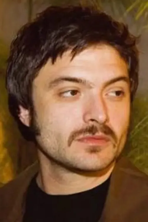 Claudio Quinteros interpretando a Claudio