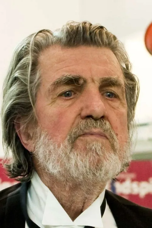 Claus Eberth interpretando a 