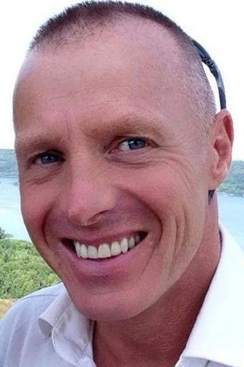 Claus Gerving interpretando a Allan