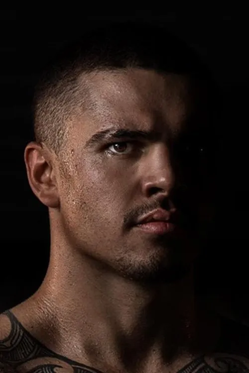 Clay Waterman interpretando a Self