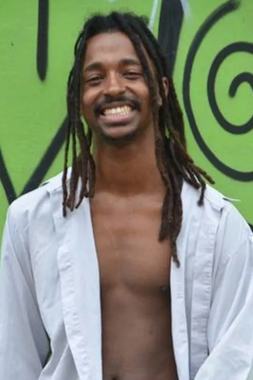 Cleslay Delfino interpretando a Kiko