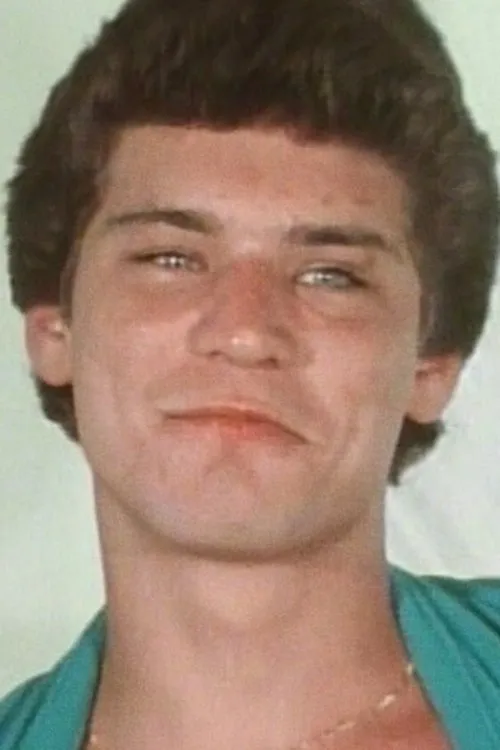 Cliff Ryder interpretando a 