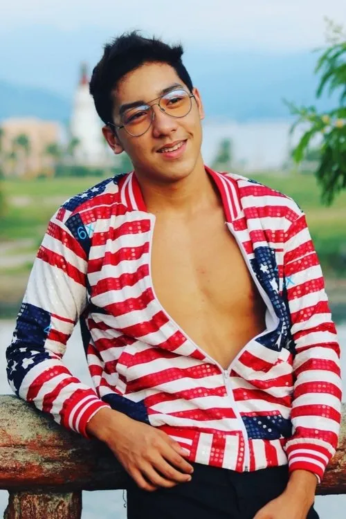 Clifford Pusing interpretando a Isaac