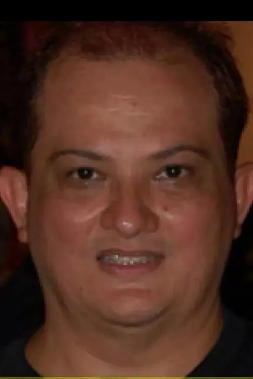 Deden Bagaskara ha trabajado con Clift Sangra en 2 ocasiones