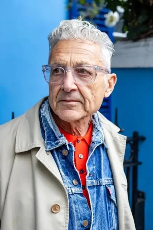 Clive Langer interpretando a Self