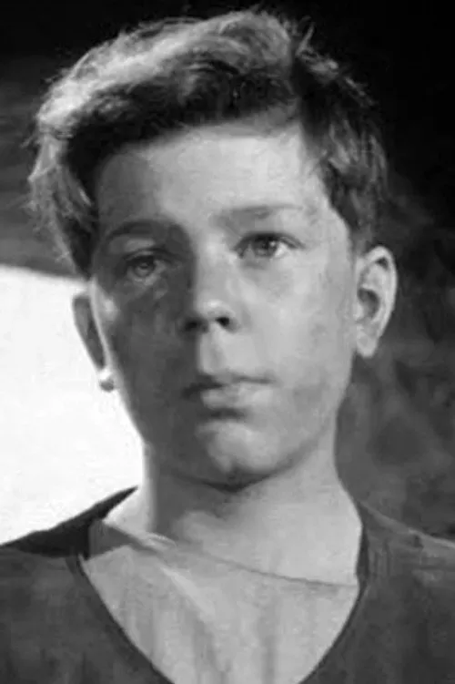 Clive Parritt interpretando a Timothy