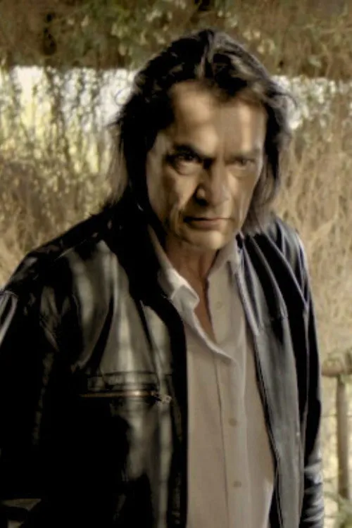 Clóvys Tôrres interpretando a Cavaleiro de Meia Idade