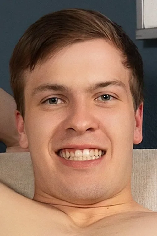 Clyde interpretando a (archive footage)